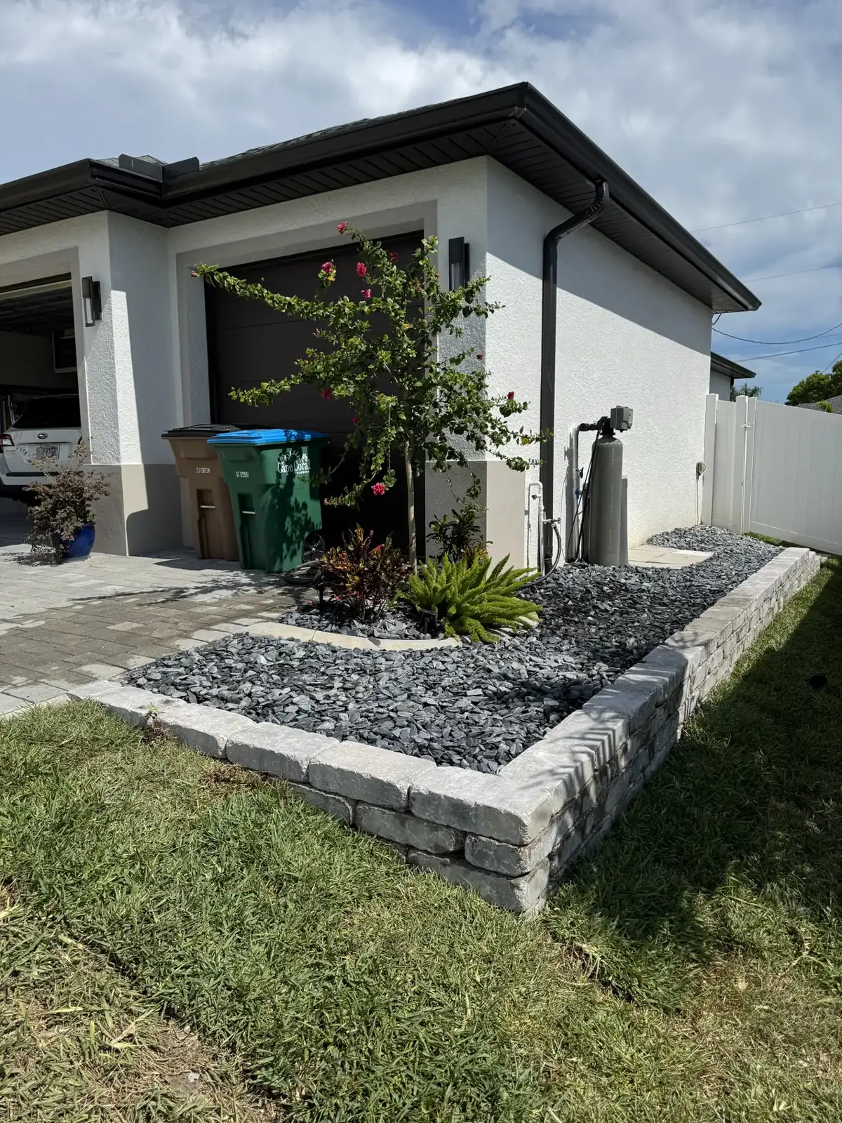 Stacked stone mulch bed, Southwest Florida, by Blue Collar Q