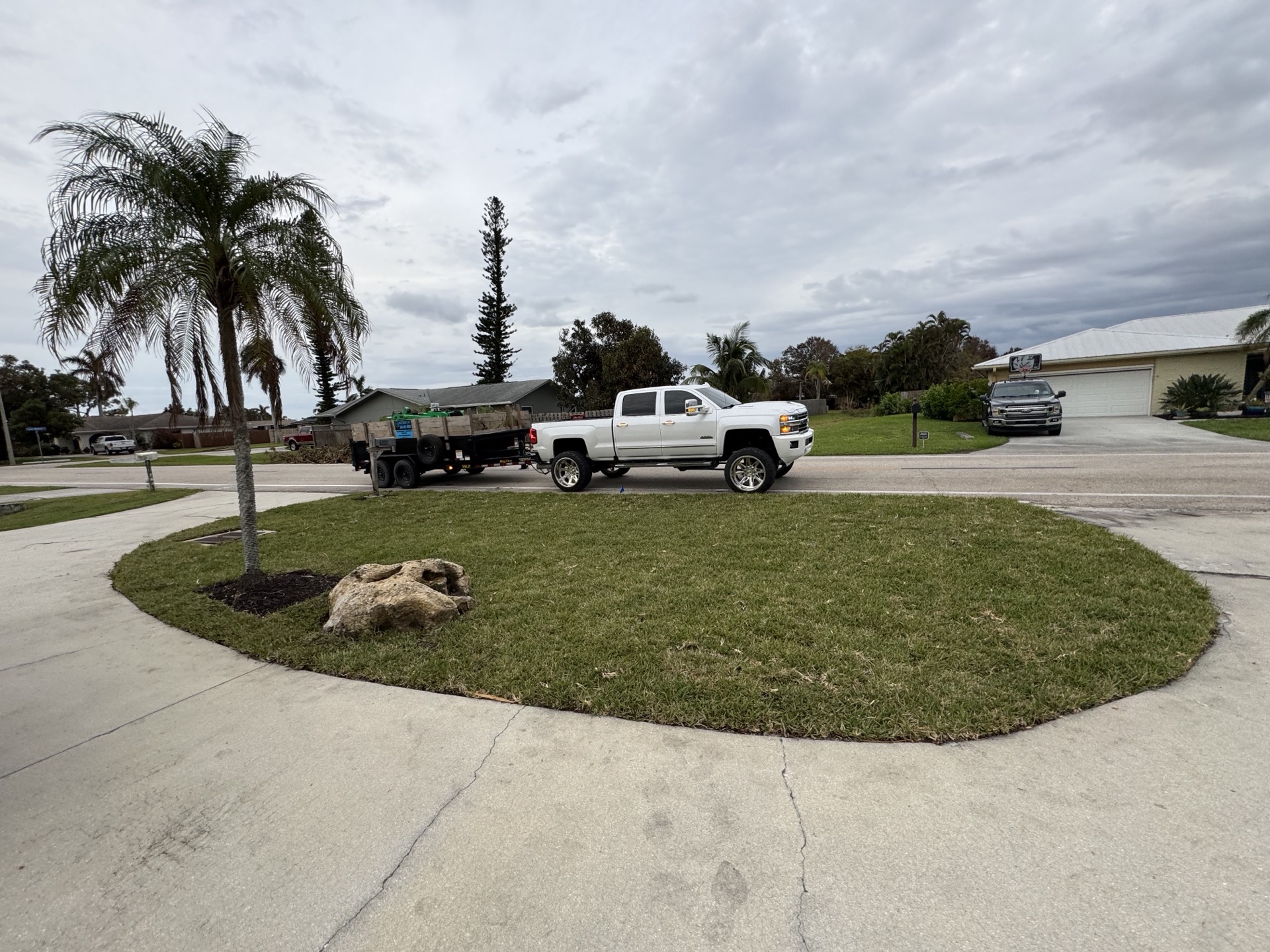 Lawn Maintenance by Blue Collar Q, Cape Coral FL — photo 3